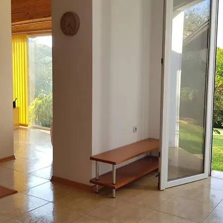 Villa Velika Βίλα *